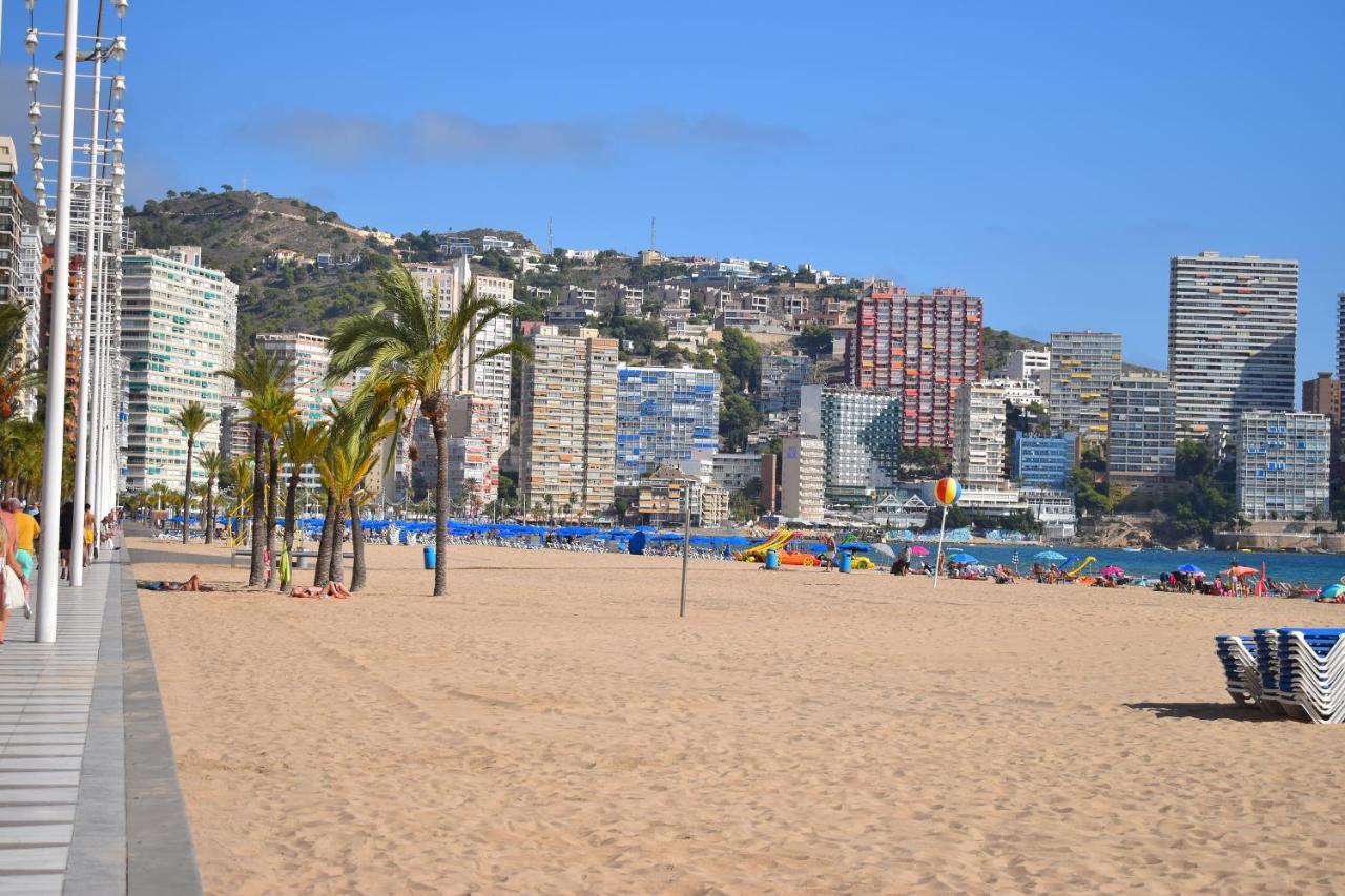 Los Caballos Vip Playa Levante Benidorm Exterior photo