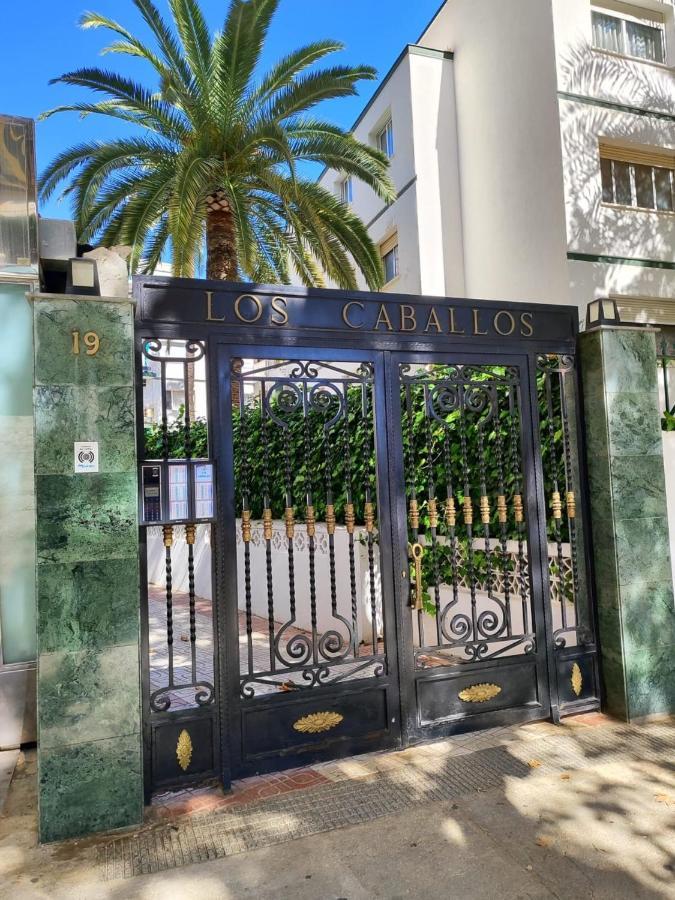 Los Caballos Vip Playa Levante Benidorm Exterior photo
