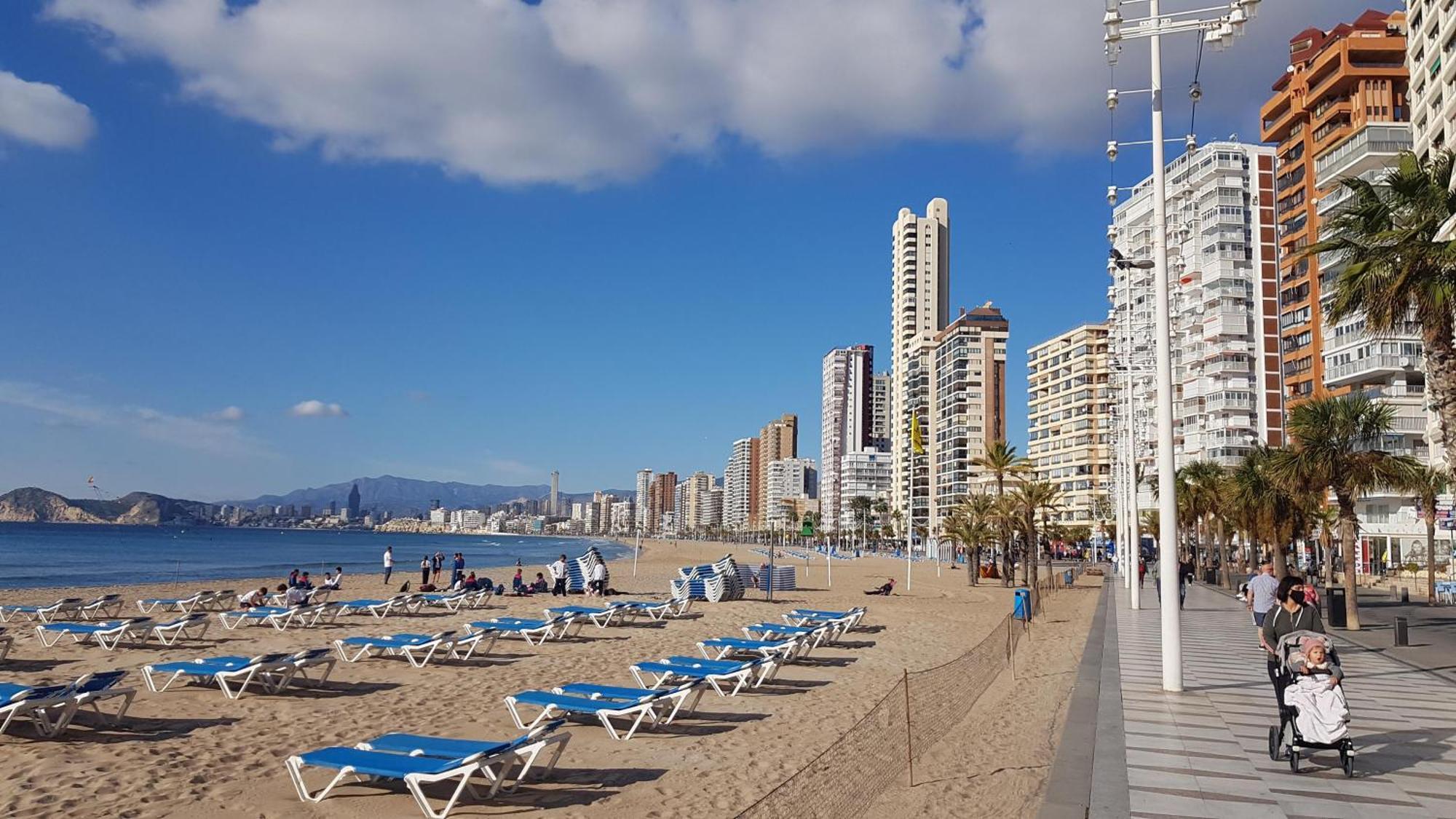 Los Caballos Vip Playa Levante Benidorm Exterior photo